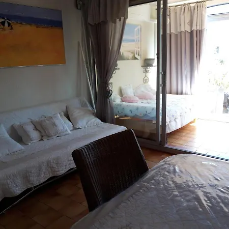 T2, Jardin, Véranda Chambre, Climatisation, Parking Privatif, Proche à Pied Centre, Plage, Gare, Pour 3 Adultes Ou 2 Adultes Avec 2 Enfants *